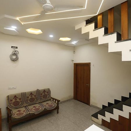 Hotel Garima Удджайн Экстерьер фото